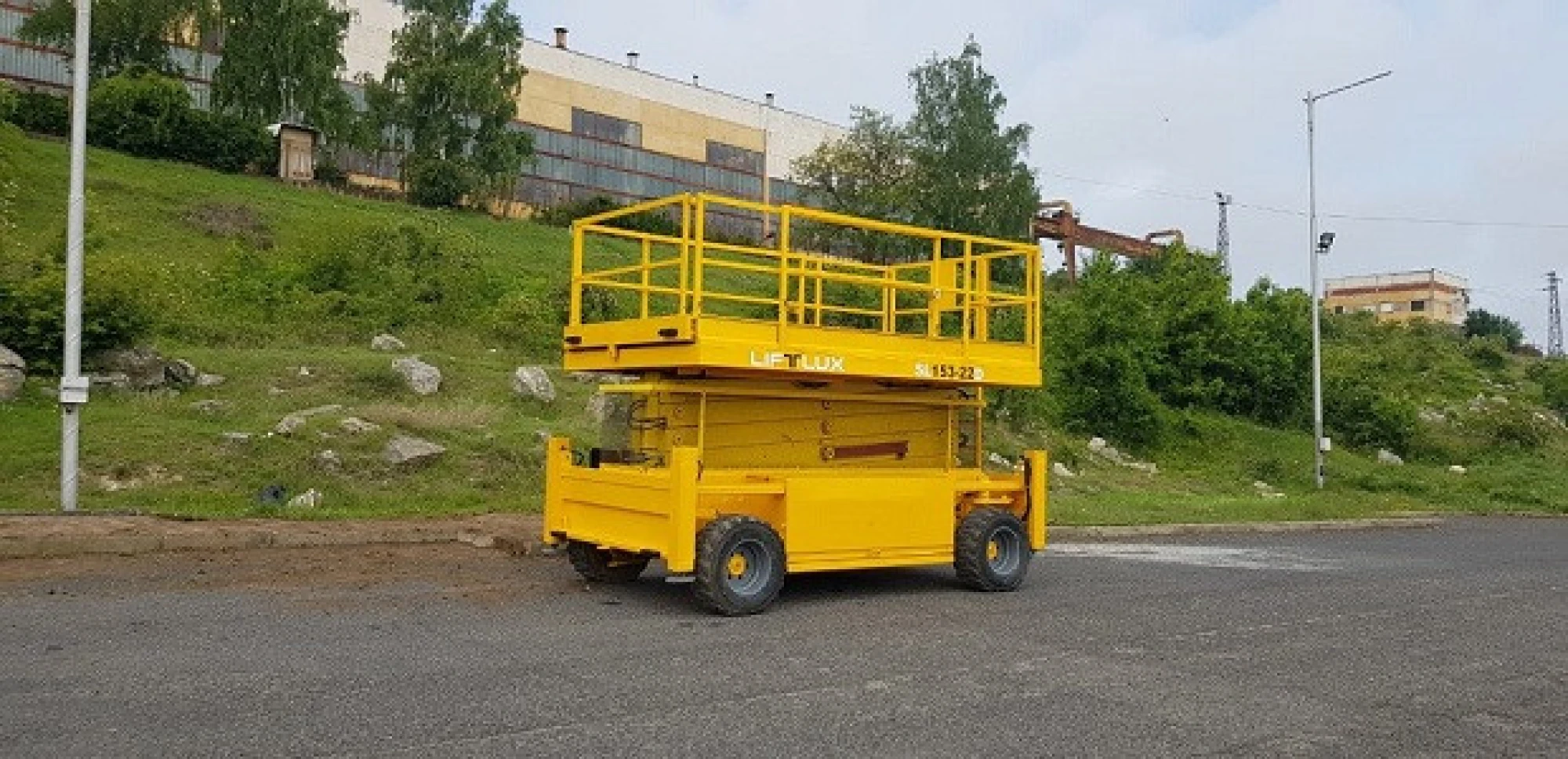 Ножична платформа LIFTLUX SL 153-22 4WD Ножична платформа LIFTLUX SL 153-22 4WD